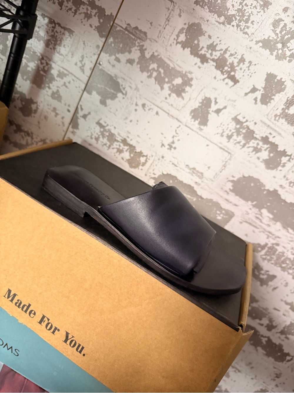 Vintage Foundry Co. Leather Slide Sandal in Black/ Navy Blue